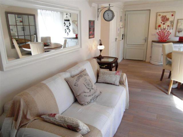 Charming Corner Abode With Castle Views Appartamento Nizza Esterno foto