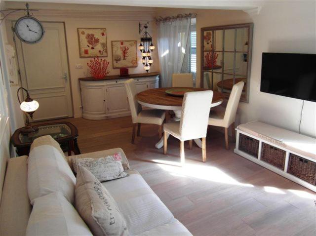 Charming Corner Abode With Castle Views Appartamento Nizza Esterno foto